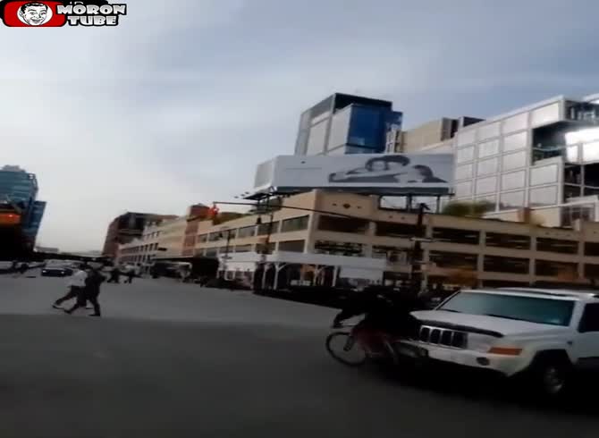 Video :A bicycle is fined right away for running a red light!
